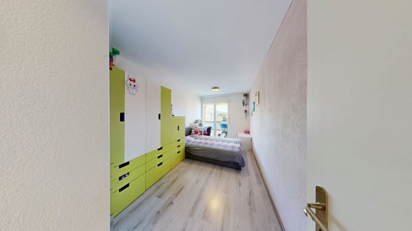 Exklusive 7.5-Zimmer-Wohnung in Greppen - Wohnen mit See- und Bergblick 15