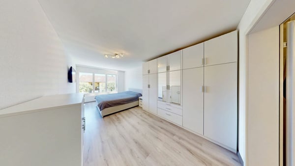Exklusive 7.5-Zimmer-Wohnung in Greppen - Wohnen mit See- und Bergblick 9
