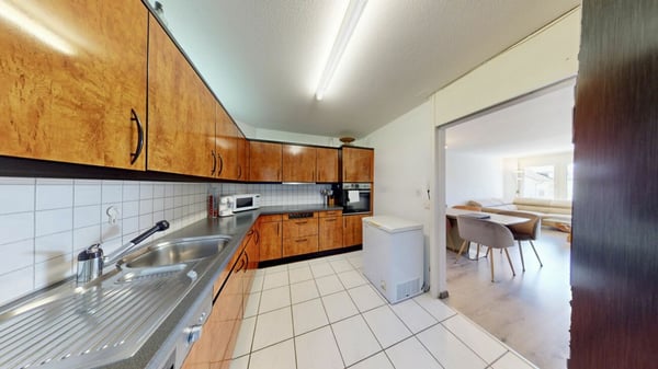 Exklusive 7.5-Zimmer-Wohnung in Greppen - Wohnen mit See- und Bergblick 6