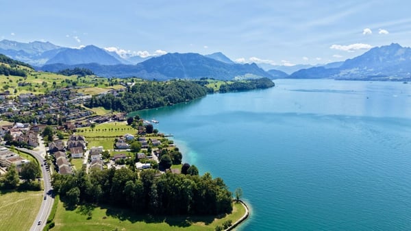 Exklusive 7.5-Zimmer-Wohnung in Greppen - Wohnen mit See- und Bergblick 21