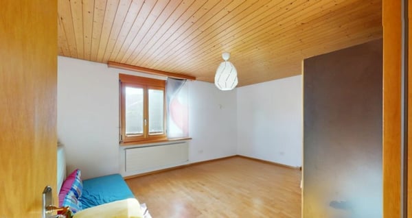Exklusives 2-Zimmer-Einfamilienhaus mit Einliegerwohnung, grossem Garten und Werkstattgarage in ländlicher Lage 10