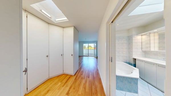 Sofort bezugsbereit - helle Attikawohnung in Aesch BL 12
