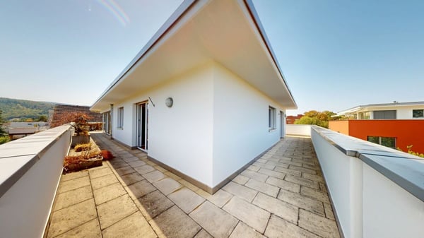 Sofort bezugsbereit - helle Attikawohnung in Aesch BL 11
