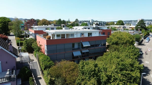 Sofort bezugsbereit - helle Attikawohnung in Aesch BL 15