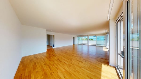 Sofort bezugsbereit - helle Attikawohnung in Aesch BL 3
