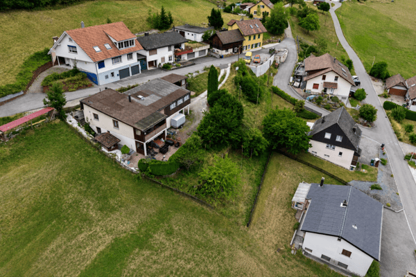 Bauland mit Neubauprojekt für vier Kleinhäuser an sonniger Waldrandlage 2