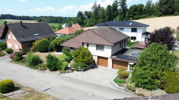 Reserviert  Charmantes 3.5 Zimmer Einfamilienhaus mit liebevoll gestaltetem Garten 20