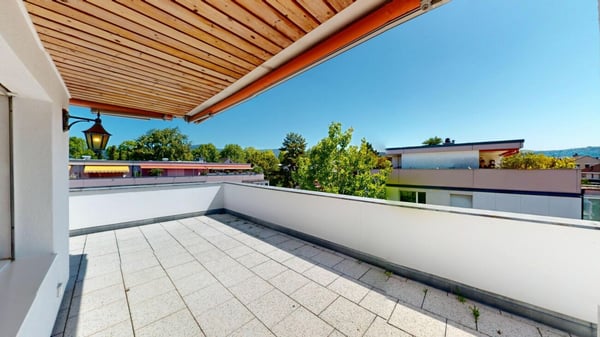 Modernisierte Attikawohnung mit traumhafter 360°-Terrasse 12