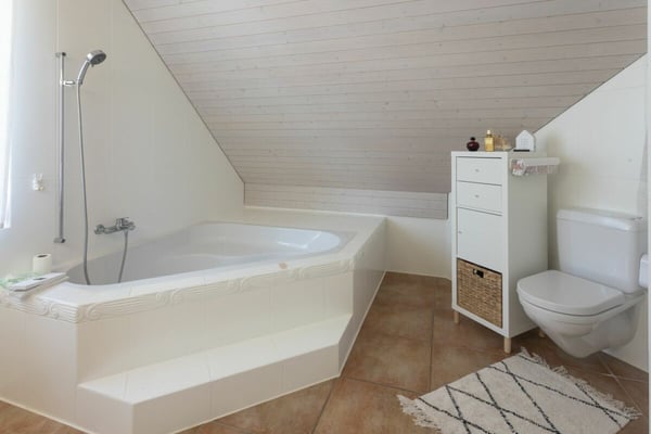 Exklusives Landhaus mit Pool & idyllischem Garten in Pfungen 16