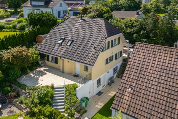 Exklusives Landhaus mit Pool & idyllischem Garten in Pfungen 1