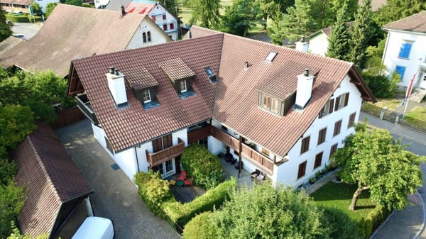 4.5 Zimmer-Wohnung komplett kernsaniert in Birr! 1