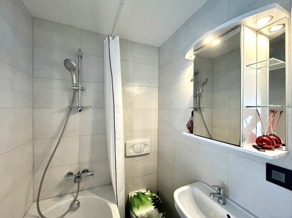 Kernsanierte 3.5-Zimmer-Maisonettewohnung mit Bergsicht! 8