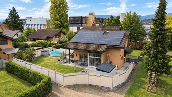 Attraktives 4.5 Zimmer Doppeleinfamilienhaus mit grossem Garten 2