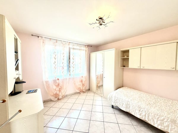 Grosszügiges 7.5-Zimmer Doppel-Einfamilienhaus in Bellach! 5