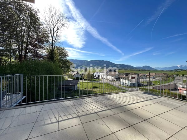 Exclusivité ! Superbe attique avec une vue dégagée sur les montagnes ! 1