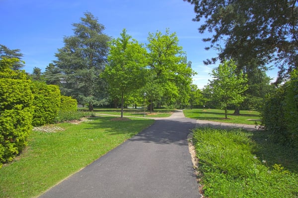 RARE: very large 1.5-room apartment located in an exclusive private residence 8