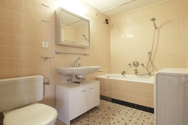 RARE: very large 1.5-room apartment located in an exclusive private residence 6