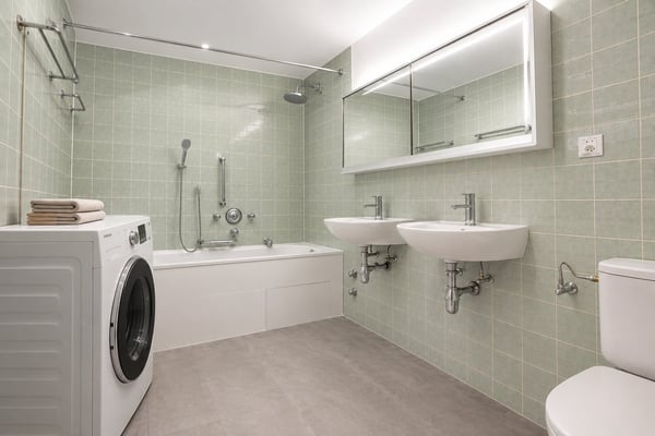 RARE: unique 4.5 room apartment in a private residence/spacieux 4.5 pièces dans une résidence privée 7