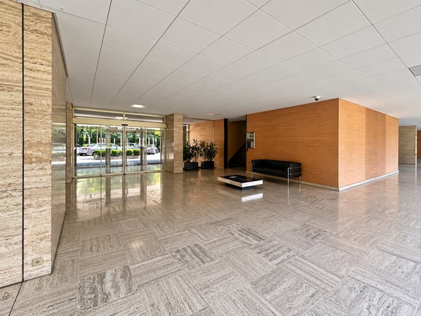RARE: spacieux appartement de 4.5 pièces avec terrasse et piscine/ unique 2 bedroom unit 12