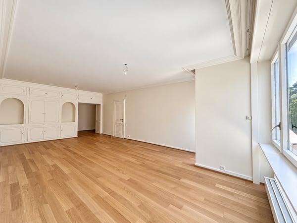RARE: spacieux appartement de 4.5 pièces avec terrasse et piscine/ unique 2 bedroom unit 3