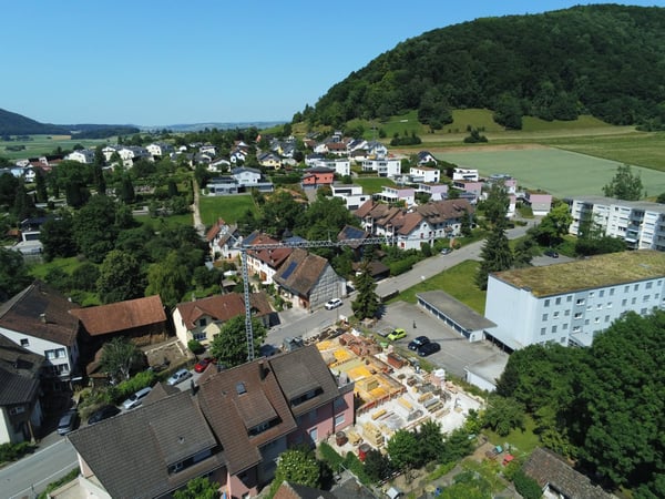 Moderne 1.5-Zimmer-Wohnung mit Balkon und grossem Sitzplatz in Beringen 2