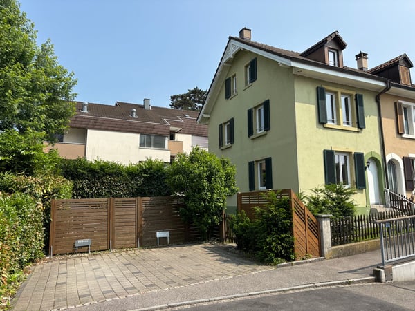 Renoviertes 5.5-Zimmer-Doppeleinfamilienhaus in Muttenz 3