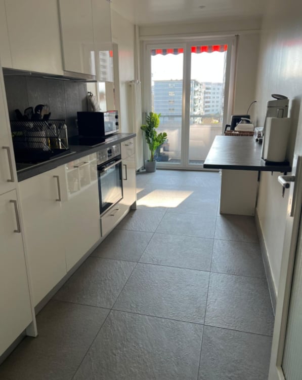 Appartement de 4 pièces rénové au 5ème étage avec vue 2