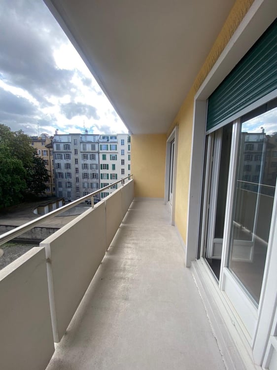 Bel appartement de 2.5 pièces avec grand balcon 1