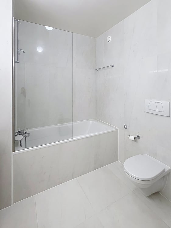 Spacious 5-Room Apartment with Indoor Pool Access in Florissant, Geneva 11