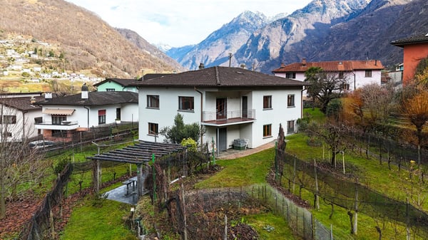 Villa Indipendente con Terreno Edificabile R2 3