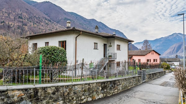 Villa Indipendente con Terreno Edificabile R2 10