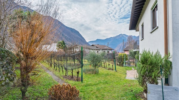 Villa Indipendente con Terreno Edificabile R2 11