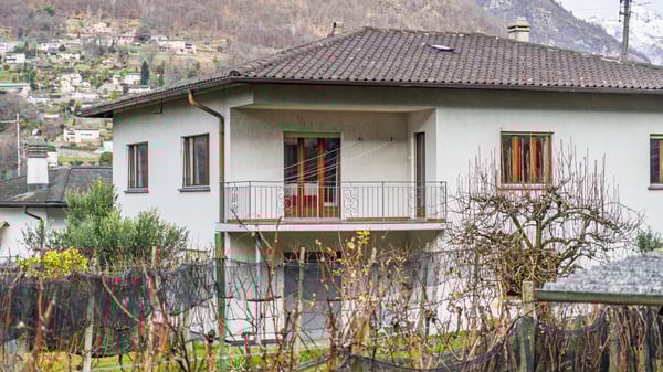 Villa Indipendente con Terreno Edificabile R2 9