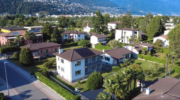 Elegante Erdgeschosswohnung mit Gartenparadies in Ascona – Neubauqualität und luxuriöse Ausstattung 8