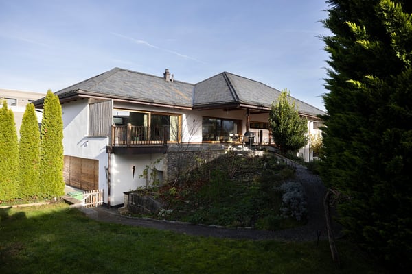 Stilvolle Villa mit Aussenpool 2