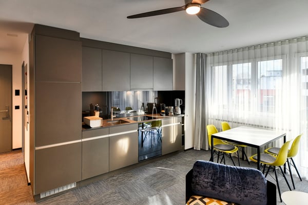 Abheben im möblierten Apartment