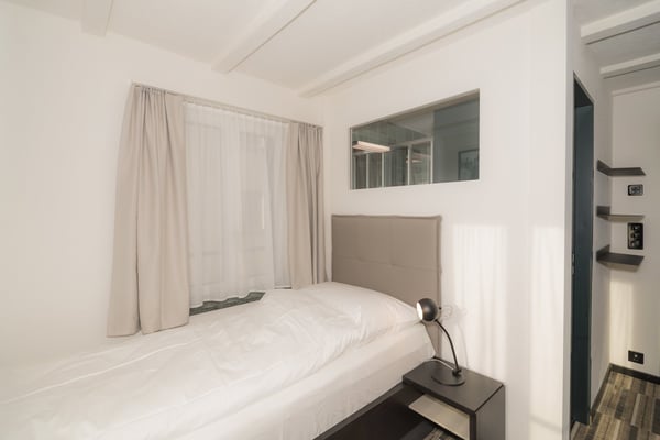 Modernes Möbliertes Zimmer an zentraler Lage in Kriens 2