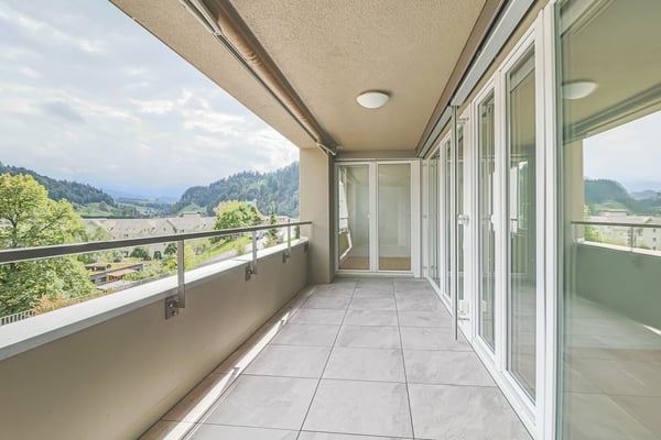 Moderne und helle 4.5-Zimmer-Wohnung mit toller Aussicht! 9