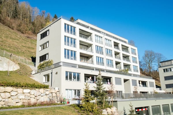 Moderne und helle 4.5-Zimmer-Wohnung mit toller Aussicht! 1