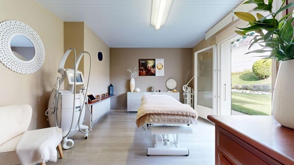 INSTITUT DE BEAUTÉ Á REPRENDRE 3