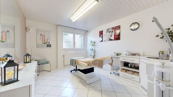 INSTITUT DE BEAUTÉ Á REPRENDRE 2