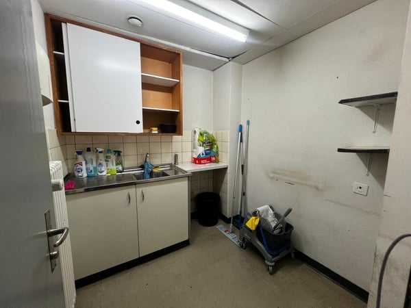 Grosszügiges Ladenlokal an zentraler Lage 9