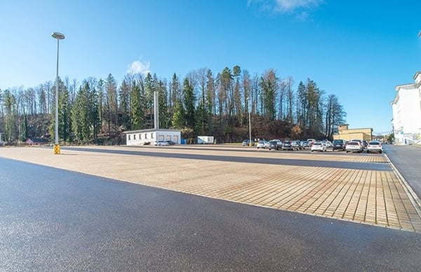 Parkplatz im Freien 3
