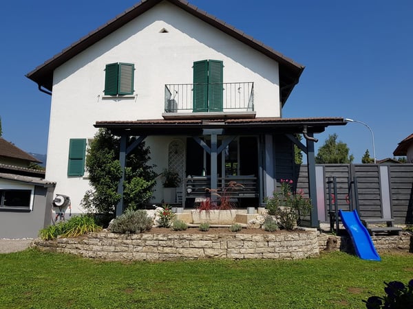 Charmantes Einfamilienhaus in Port – Idyllisches Wohnen mit Garten und Terrasse 1