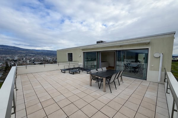 Moderne Attikawohnung mit unüberbaubarer Aussicht bis zum Bielersee 14