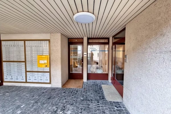 Superbe espace commercial au COEUR DE SAINT-URSANNE 8