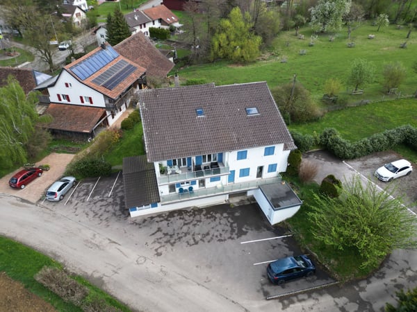 Immeuble très bien entretenu - Appartements tout rénovés - proche autoroute et gare 5