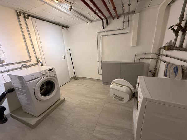 Immeuble très bien entretenu - Appartements tout rénovés - proche autoroute et gare 10