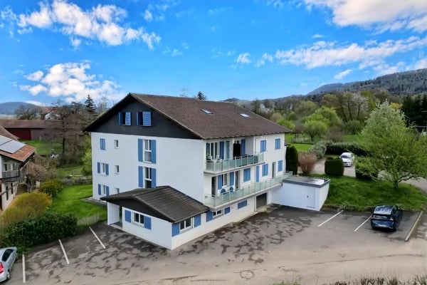 Immeuble très bien entretenu - Appartements tout rénovés - proche autoroute et gare 1