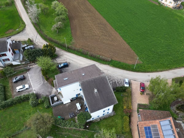 Immeuble très bien entretenu - Appartements tout rénovés - proche autoroute et gare 7